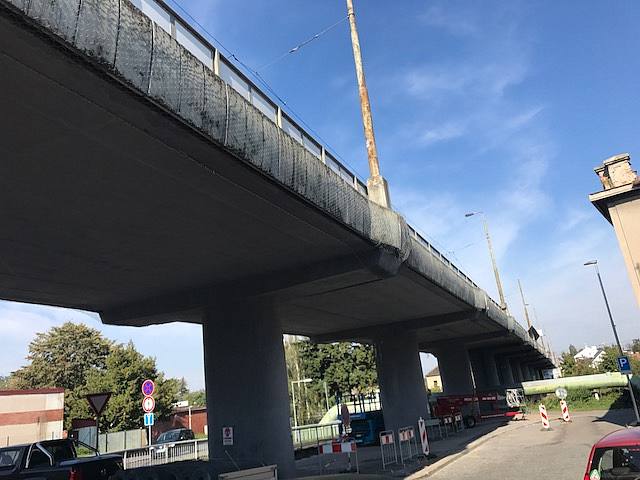 Pardubice, Brücke in der  Kyjevská Str., Sicherung gegen Havarienzustand der Leisten